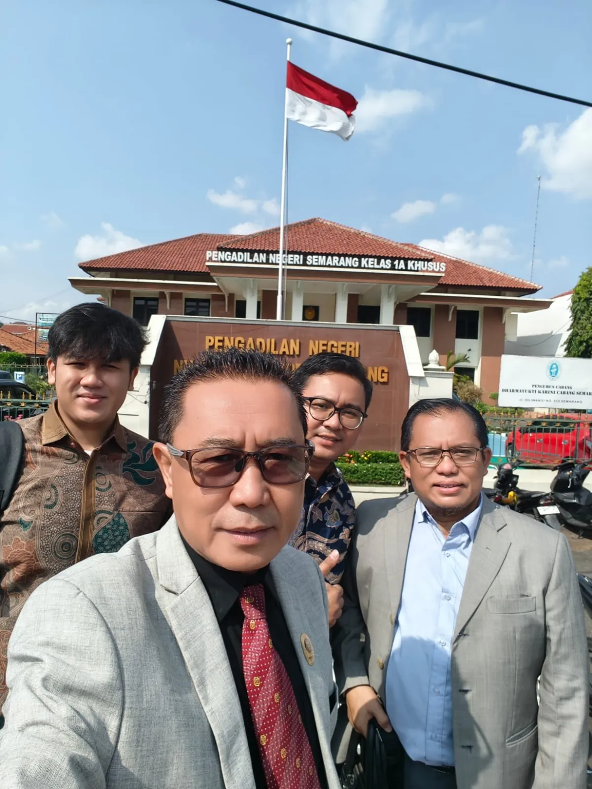 Advokat2 LBH-BYN beracara di Pengadilan Negeri Semarang dengan nomor perkara 261/Pdt.G/2026/PN.Smg..